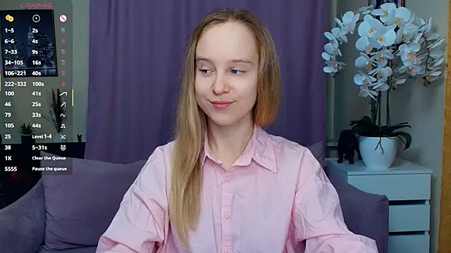 SoonMoor online show from April 2026 06:33:01 PM