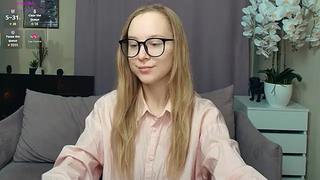 SoonMoor online show from December 2025 07:04:02 PM