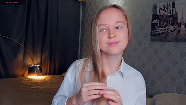 Snapshot of SoonMoor chatting on November 2025 07:06:01 PM SoonMoor online show from November 2025 07:06:01 PM