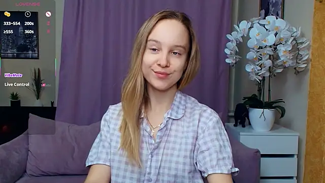 SoonMoor online show from April 2026 06:36:02 PM