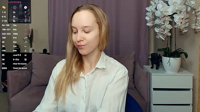 SoonMoor online show from February 2026 07:56:01 PM