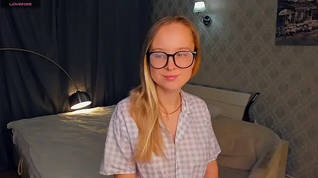 SoonMoor online show from October 2025 05:26:01 PM