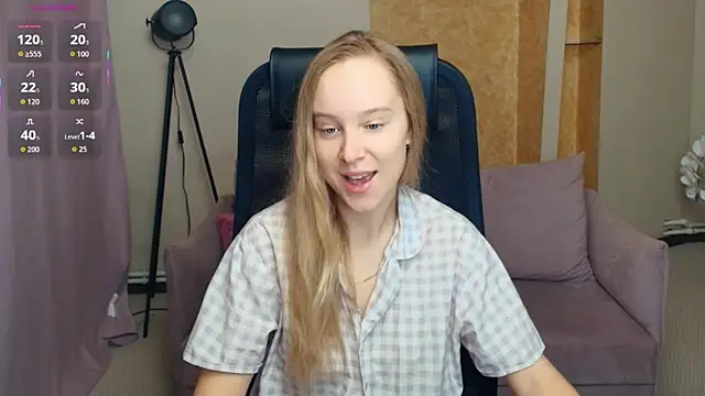 Snapshot of SoonMoor chatting on December 2025 06:57:01 PM SoonMoor online show from December 2025 06:57:01 PM