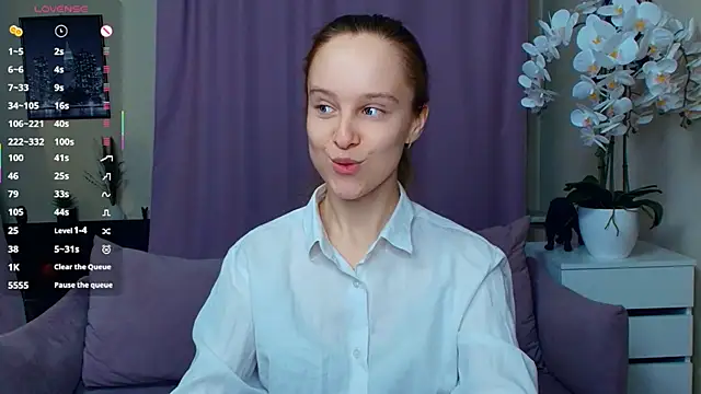 SoonMoor online show from April 2026 06:44:02 PM