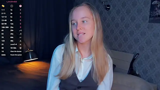 SoonMoor online show from September 2025 05:53:02 PM