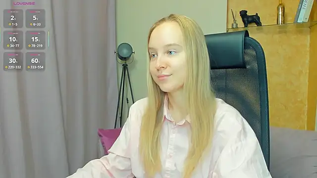 Snapshot of SoonMoor chatting on November 2025 07:03:01 PM SoonMoor online show from November 2025 07:03:01 PM