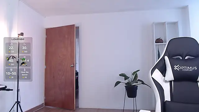 Snapshot of Ellyuwuw chatting on September 2025 08:08:02 PM Ellyuwuw online show from September 2025 08:08:02 PM