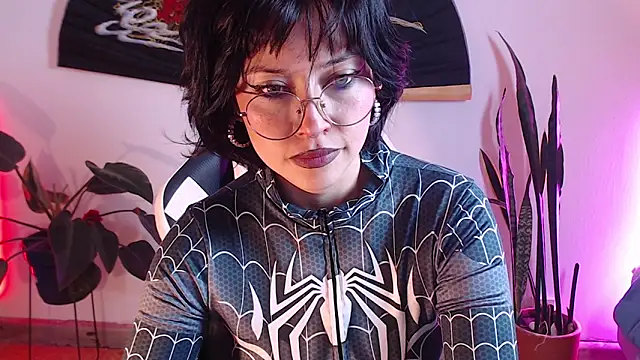 Ellyuwuw online show from March 2026 07:43:02 PM