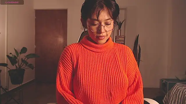 Snapshot of Ellyuwuw chatting on November 2025 01:59:02 AM Ellyuwuw online show from November 2025 01:59:02 AM