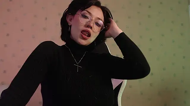 Snapshot of Ellyuwuw chatting on December 2025 12:04:01 AM Ellyuwuw online show from December 2025 12:04:01 AM