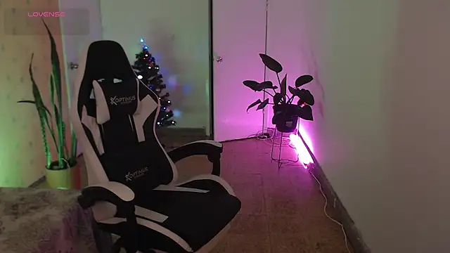 Ellyuwuw online show from December 2025 10:54:01 PM