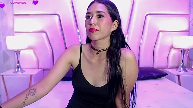 Snapshot of VioletPons chatting on October 2025 07:35:01 PM VioletPons online show from October 2025 07:35:01 PM