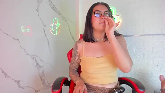 Snapshot of LolaXXXperience chatting on October 2025 11:42:02 AM LolaXXXperience online show from October 2025 11:42:02 AM