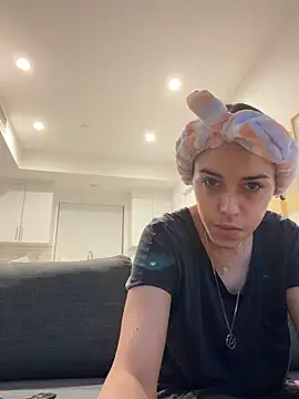 aurorasparkles online show from November 2025 01:26:01 PM