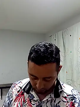 angelitocalientico online show from October 2025 12:00:02 AM