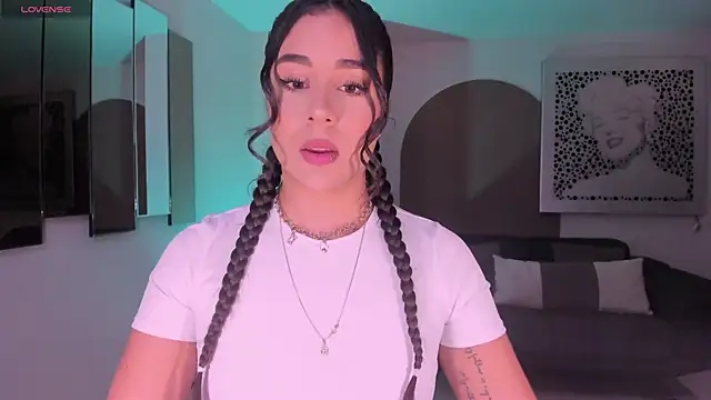 SussyBellX online show from November 2025 07:39:01 PM