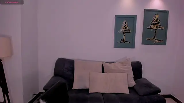 SussyBellX online show from November 2025 07:28:01 PM