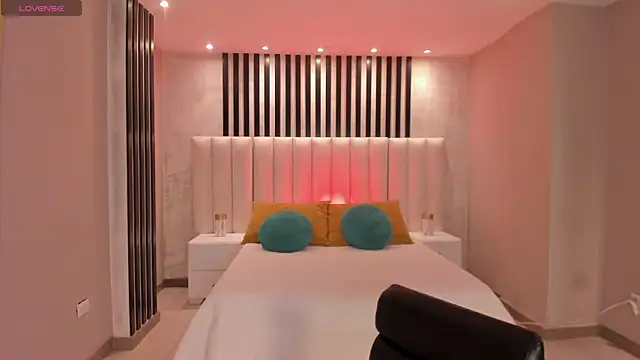 LucyWeiss  online show from November 2025 08:12:01 PM