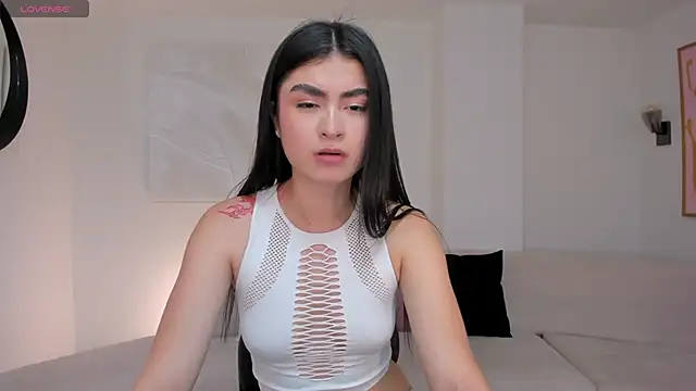 Snapshot of LucyWeiss_ chatting on October 2025 08:01:01 PM LucyWeiss online show from October 2025 08:01:01 PM