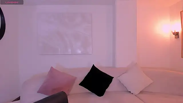 Snapshot of LucyWeiss_ chatting on October 2025 09:02:02 PM LucyWeiss online show from October 2025 09:02:02 PM
