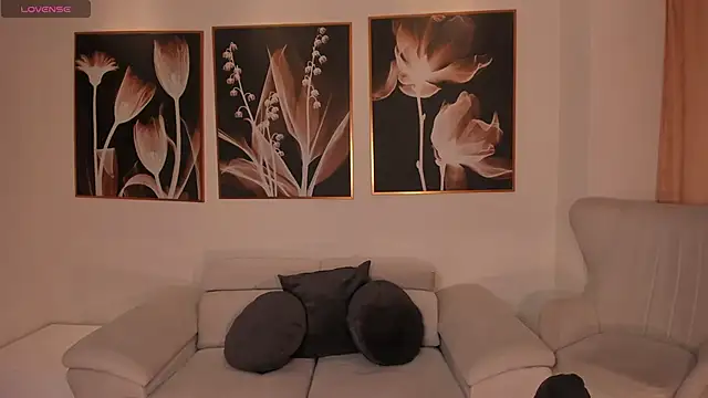 LaurentConnor online show from November 2025 11:52:02 PM