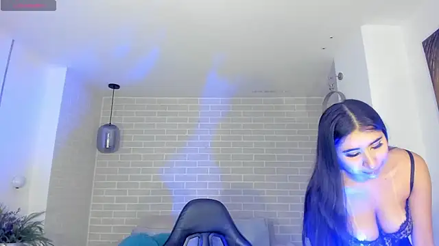 Snapshot of MayaMoretti_ chatting on June 2026 06:25:02 PM MayaMoretti online show from June 2026 06:25:02 PM