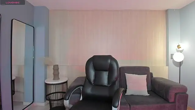 Snapshot of MayaMoretti_ chatting on May 2026 07:52:02 PM MayaMoretti online show from May 2026 07:52:02 PM