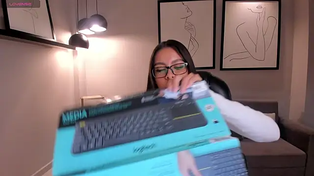 NinaBlum online show from October 2025 03:20:02 AM