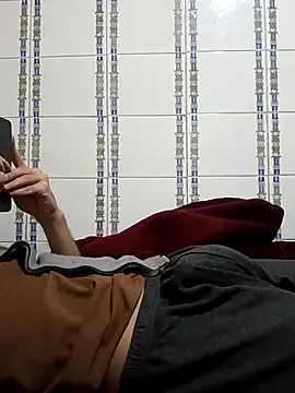 Snapshot of BeakedMezuza chatting on April 2026 09:01:01 AM BeakedMezuza online show from April 2026 09:01:01 AM