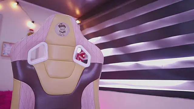 Rebecah 1 online show from December 2025 01:44:02 PM