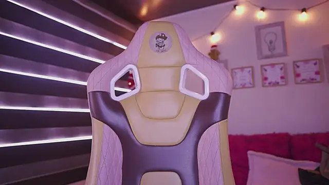 Rebecah 1 online show from December 2025 01:27:01 PM