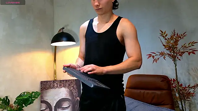 Snapshot of enzo_steel chatting on February 2026 04:37:01 PM enzo steel online show from February 2026 04:37:01 PM