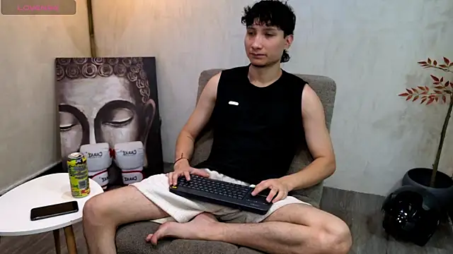 Snapshot of enzo_steel chatting on June 2026 08:47:01 PM enzo steel online show from June 2026 08:47:01 PM