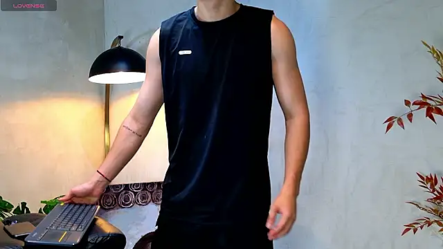 Snapshot of enzo_steel chatting on February 2026 07:05:01 PM enzo steel online show from February 2026 07:05:01 PM