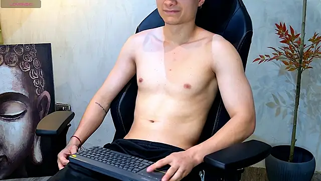 Snapshot of enzo_steel chatting on February 2026 02:41:01 AM enzo steel online show from February 2026 02:41:01 AM