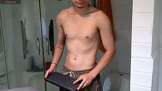 Snapshot of enzo_steel chatting on May 2026 11:09:01 PM enzo steel online show from May 2026 11:09:01 PM