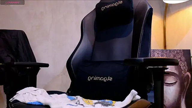 Snapshot of enzo_steel chatting on February 2026 08:28:02 PM enzo steel online show from February 2026 08:28:02 PM