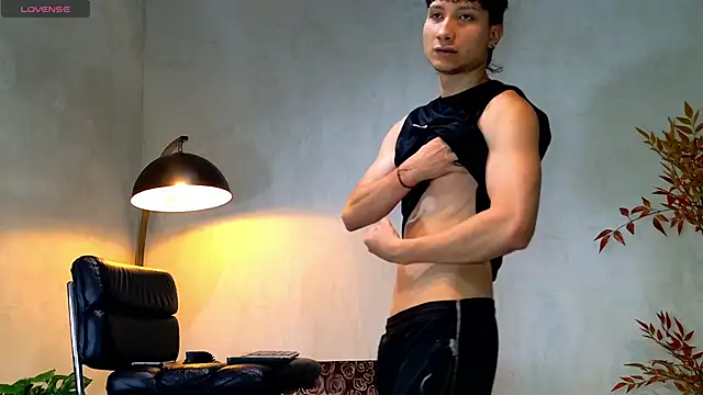 Snapshot of enzo_steel chatting on February 2026 10:22:02 PM enzo steel online show from February 2026 10:22:02 PM