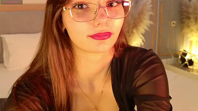 Snapshot of LeaMelone chatting on November 2025 05:28:01 PM LeaMelone online show from November 2025 05:28:01 PM