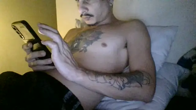 Skate012 online show from May 2026 09:39:01 AM