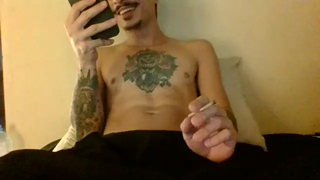 Snapshot of Skate012 chatting on June 2026 08:26:02 PM Skate012 online show from June 2026 08:26:02 PM