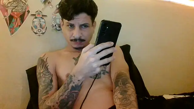 Snapshot of Skate012 chatting on July 2026 07:04:02 PM Skate012 online show from July 2026 07:04:02 PM
