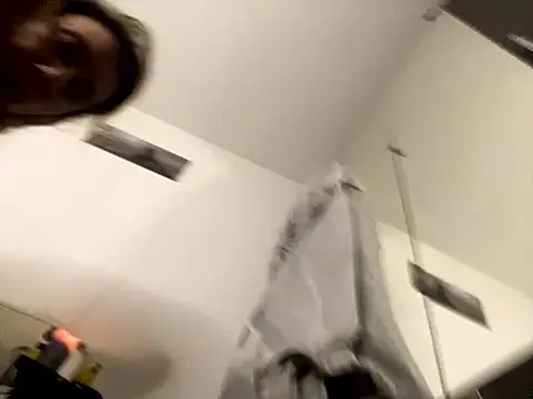 Snapshot of dreamgt chatting on October 2025 12:01:02 AM dreamgt online show from October 2025 12:01:02 AM