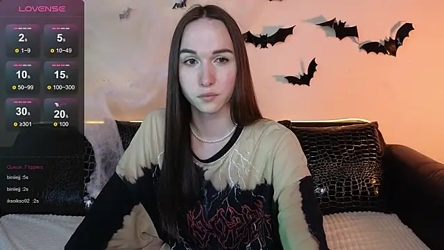 Angeel Kate online show from October 2025 05:23:02 PM