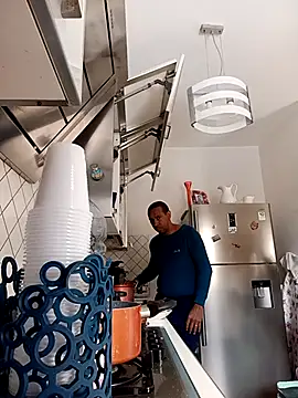 estrogeni online show from April 2026 08:38:01 AM