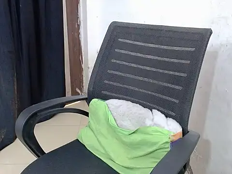 Snapshot of sweet-ruhi chatting on October 2025 05:39:01 AM sweet-ruhi online show from October 2025 05:39:01 AM