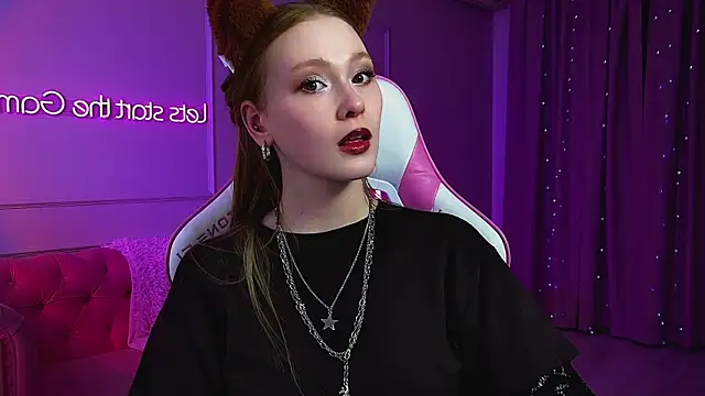 AgataFoxley online show from June 2026 06:24:01 PM