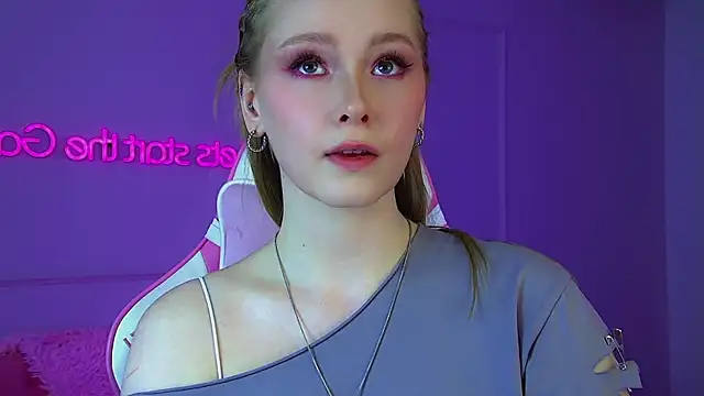 AgataFoxley online show from April 2026 06:36:02 PM