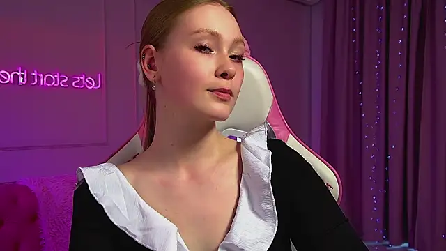 AgataFoxley online show from May 2026 06:33:02 AM