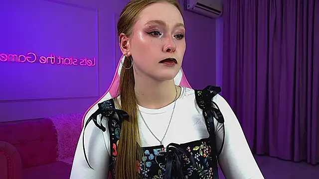 AgataFoxley online show from June 2026 06:24:01 PM